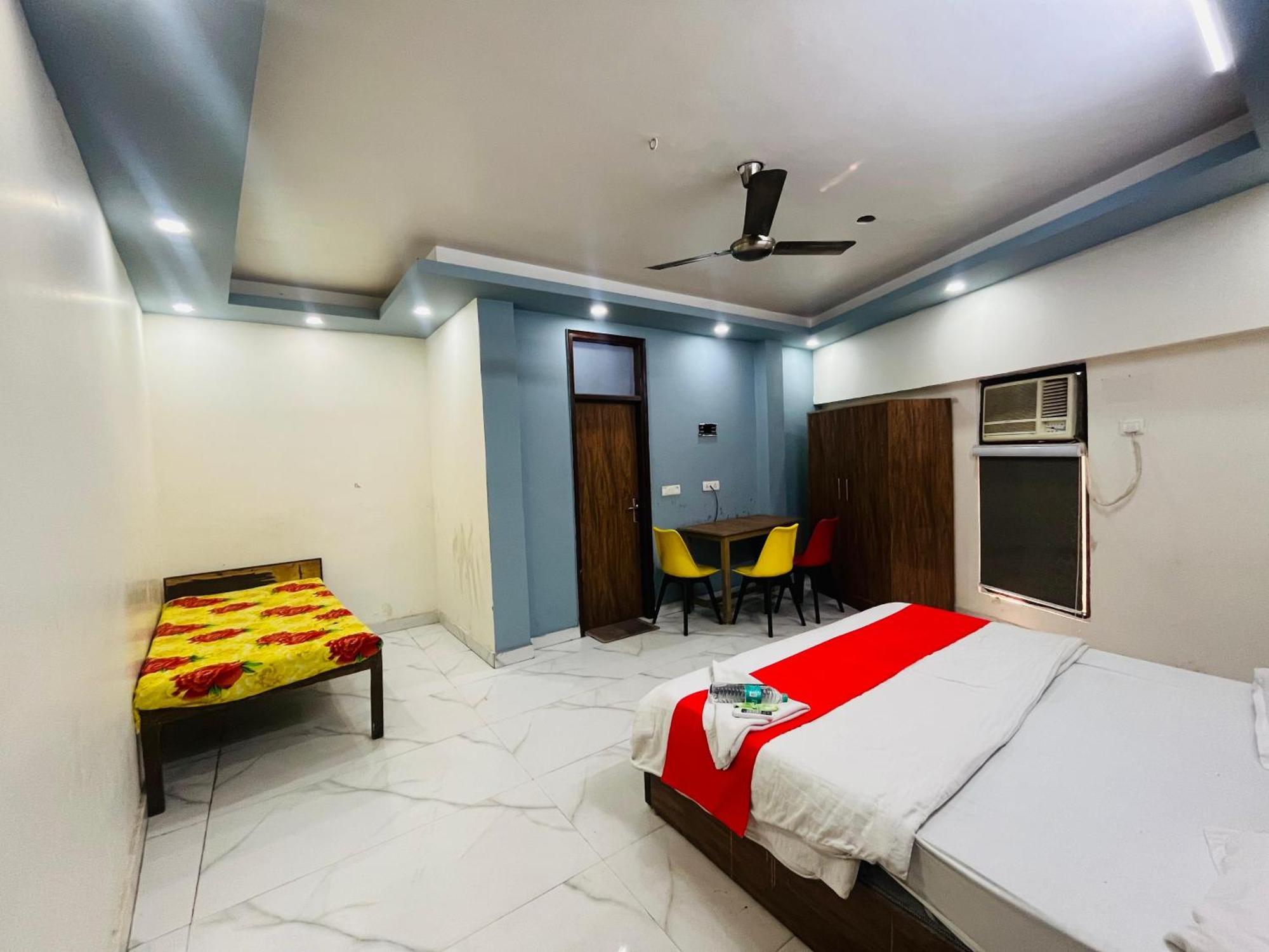 - Near Nizamunddin Railway Station Hotel