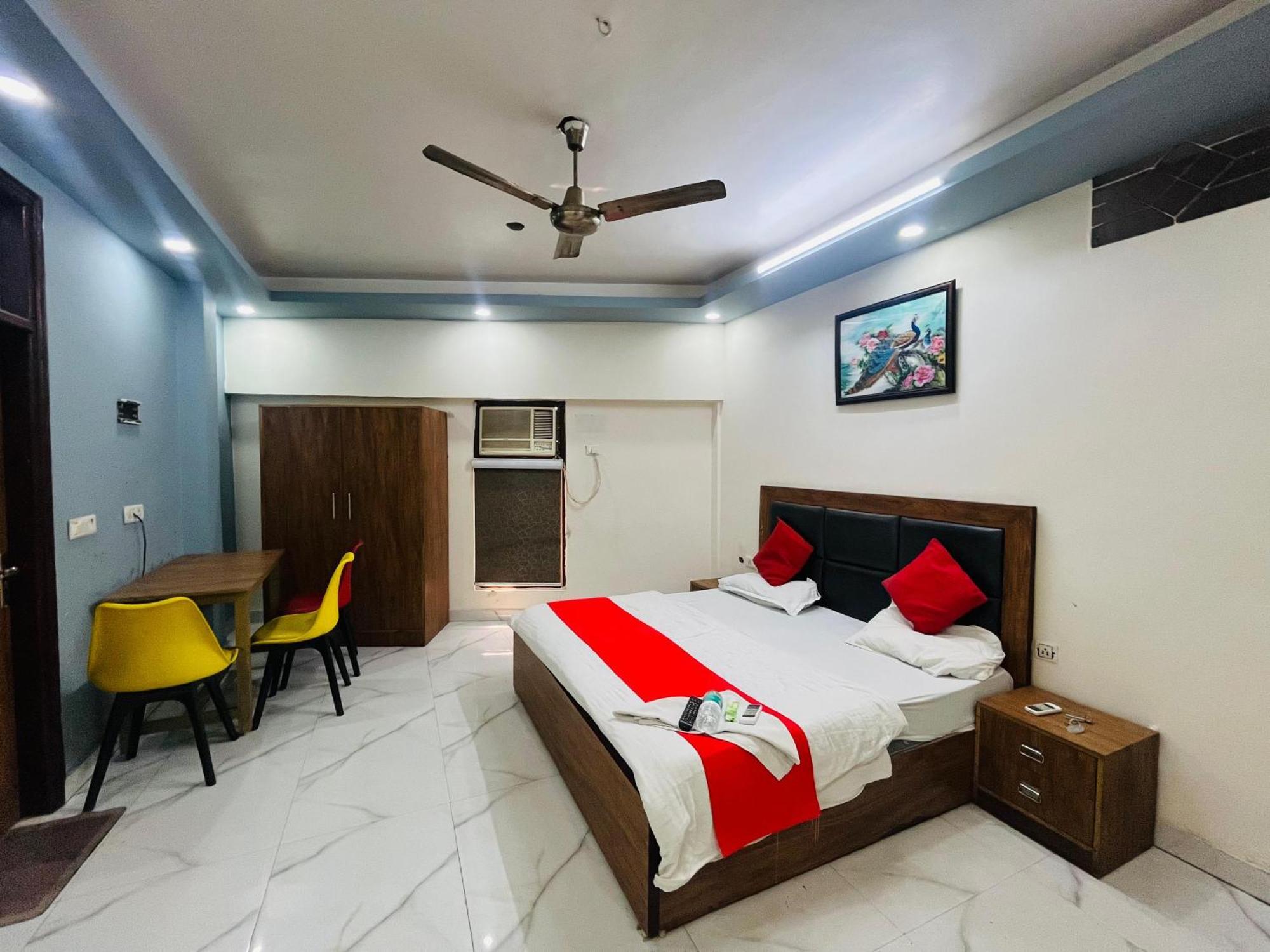 Hotel - Near Nizamunddin Railway Station