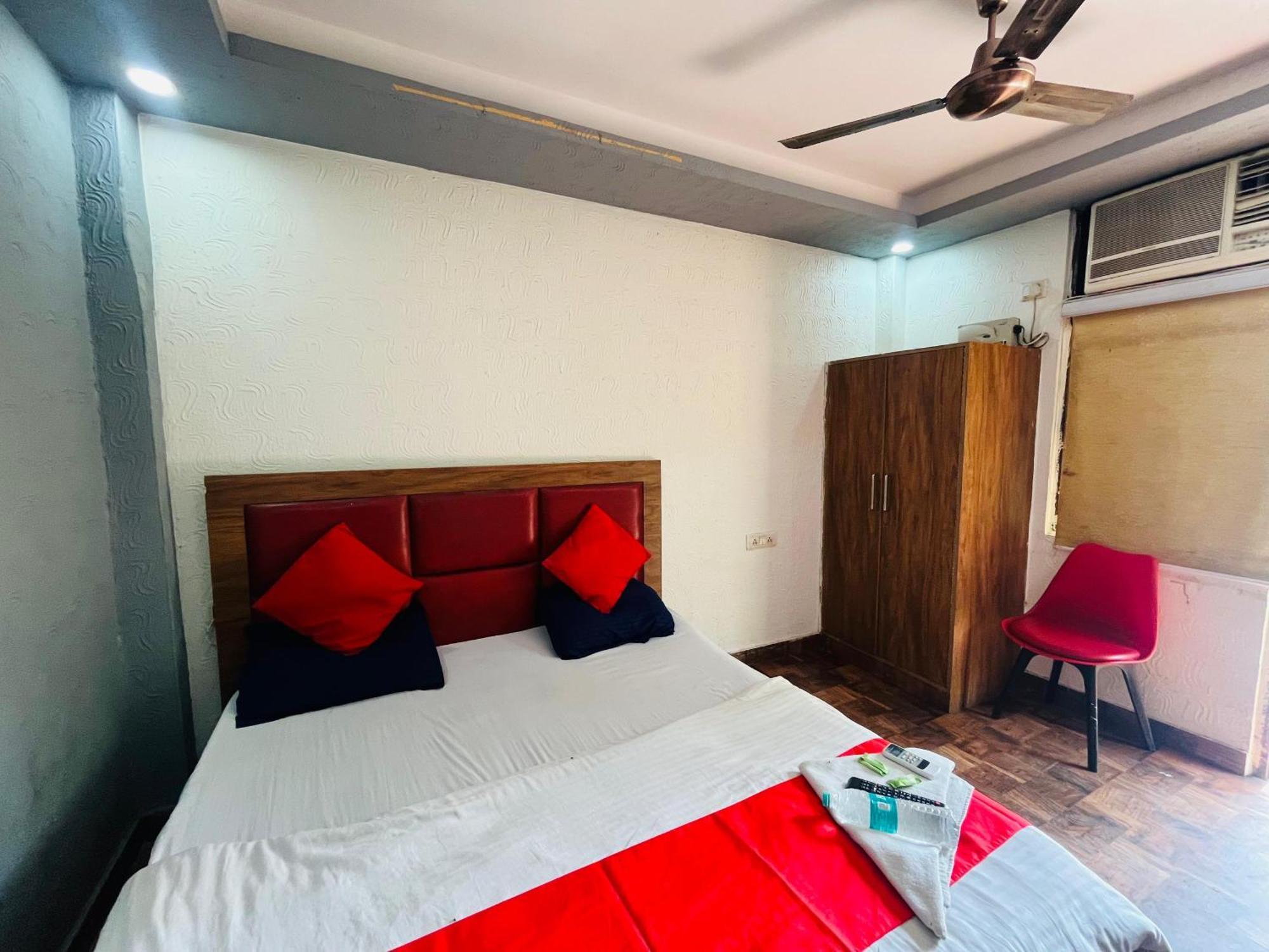 - Near Nizamunddin Railway Station Hotel 3*