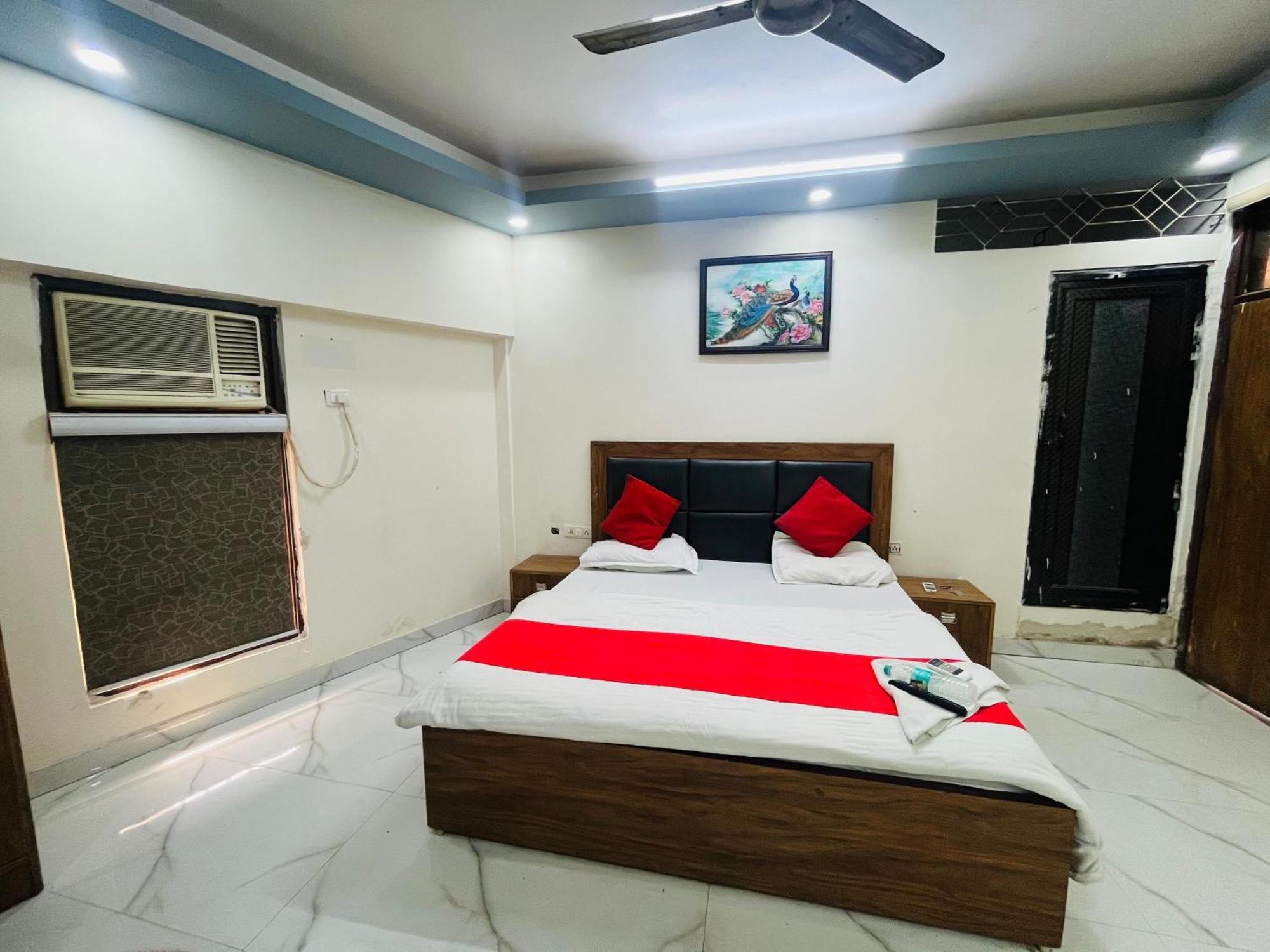 Hotel - Near Nizamunddin Railway Station New Delhi