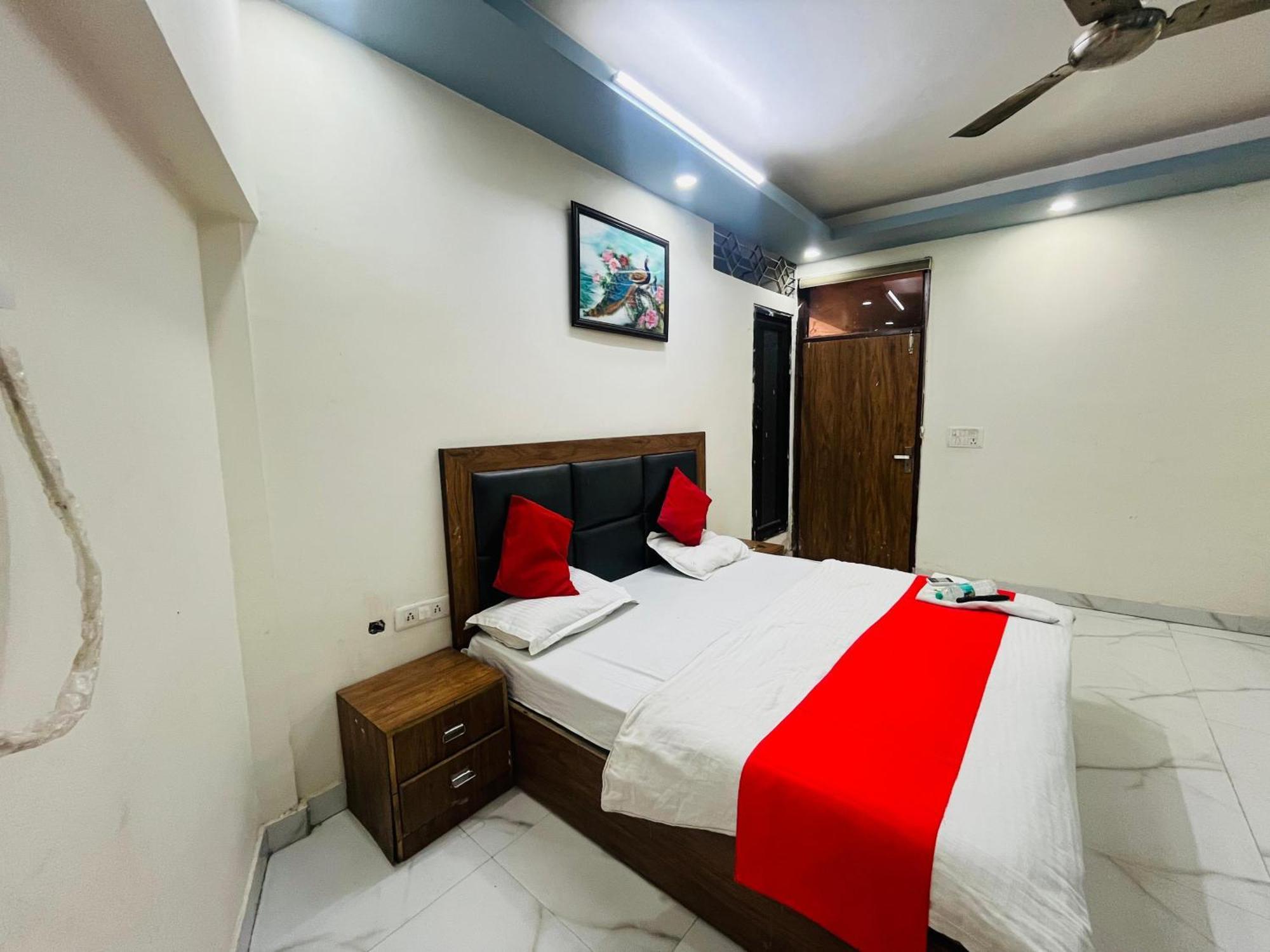 Hotel - Near Nizamunddin Railway Station 3*