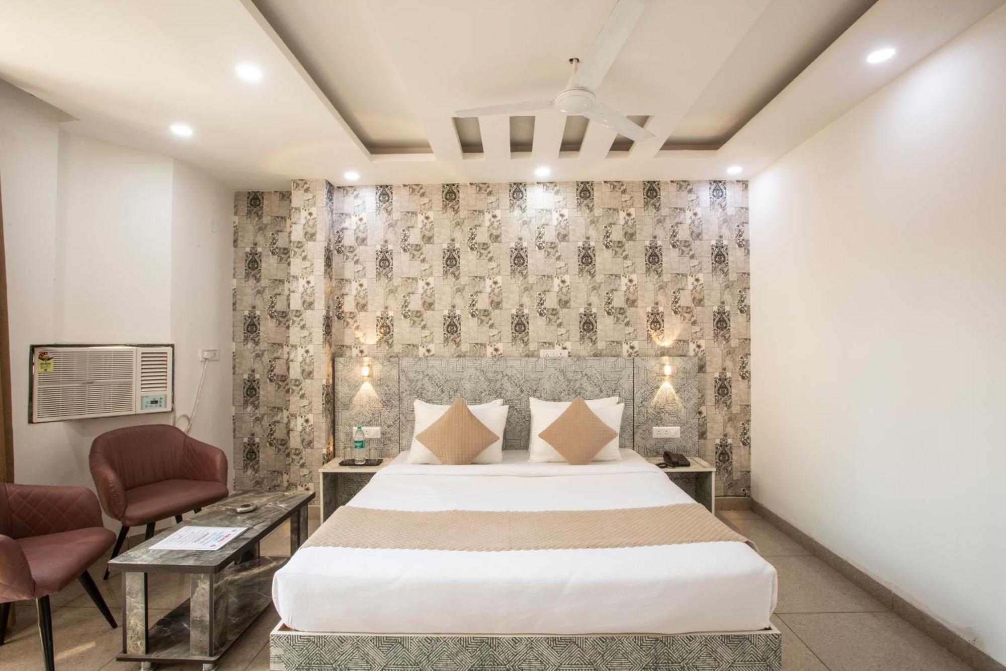 Roomsity Pride Plaza Hotel 3*