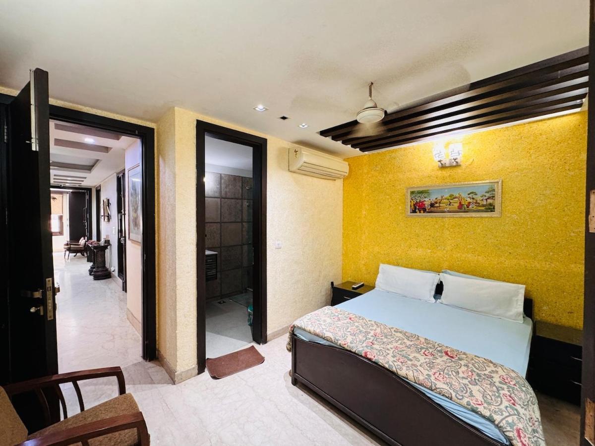 3br Spacious Park Facing With Balcony * New Delhi