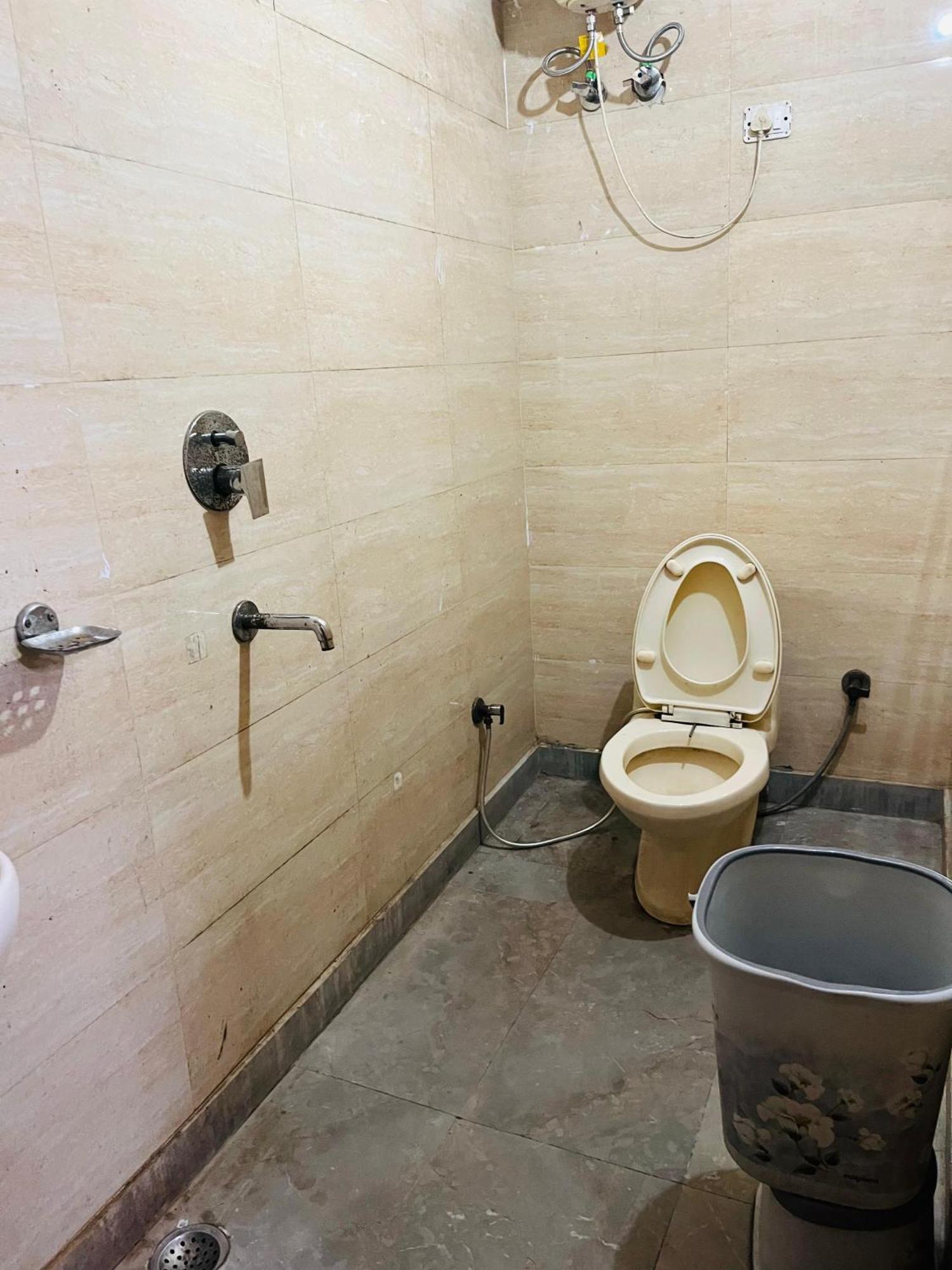 Hotel Roomshala 152 Sukoon New Delhi