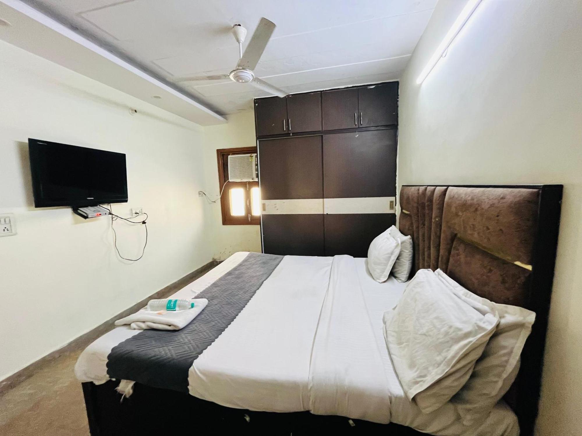 Roomshala 152 Sukoon New Delhi