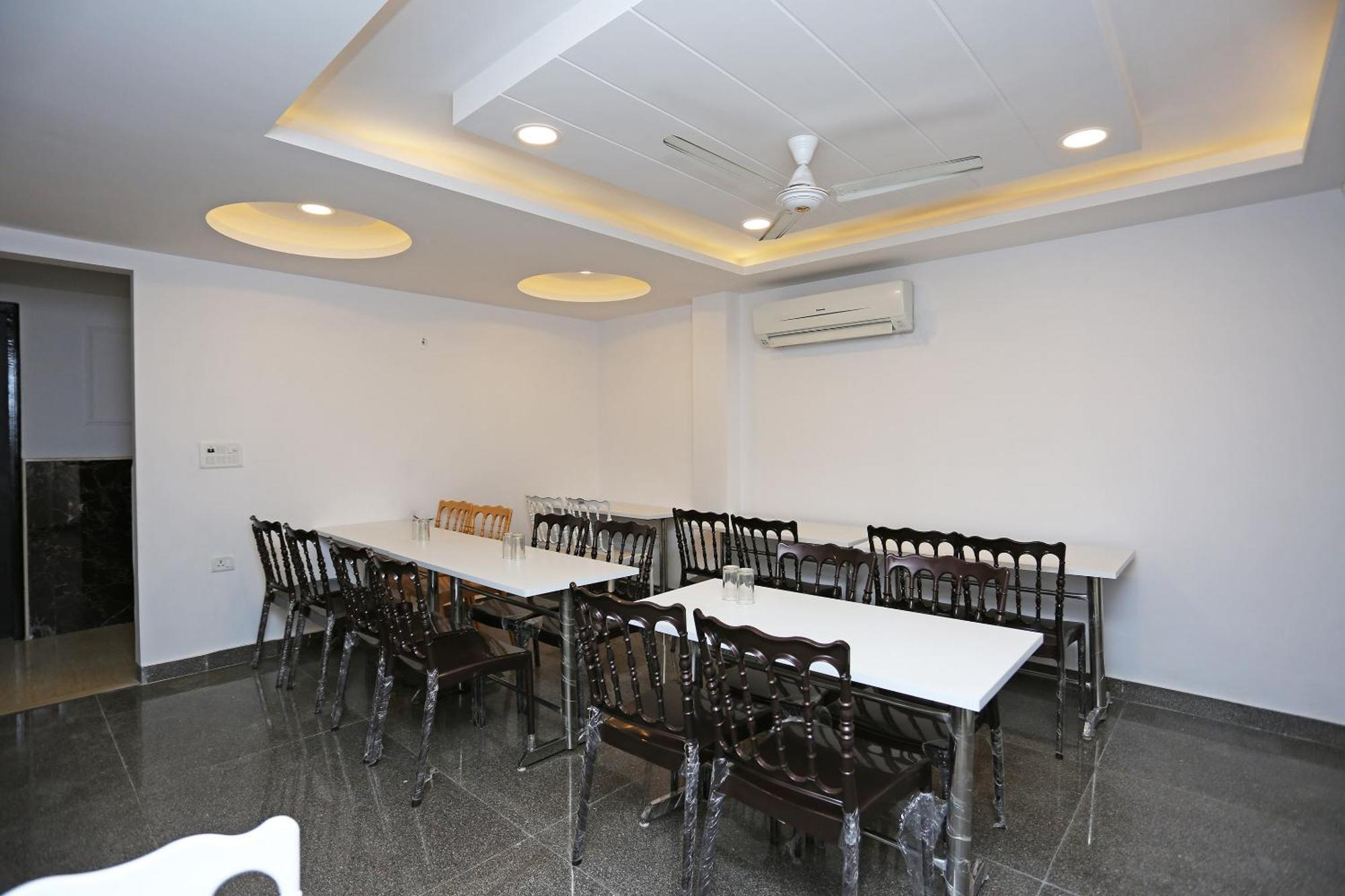Hotel O M New Delhi