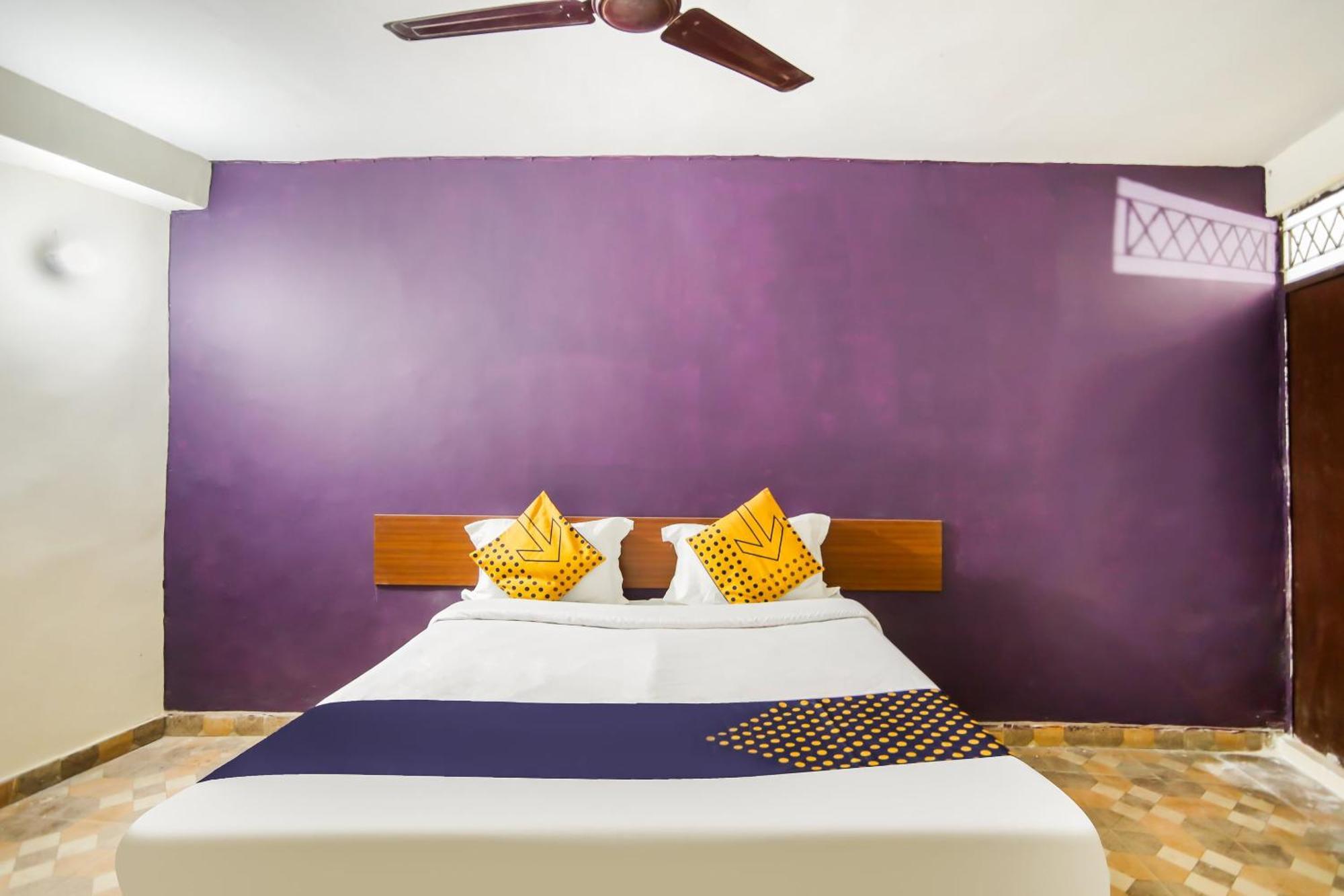 Hotel Spot On Harry's 1 Near Select Citywalk Mall New Delhi