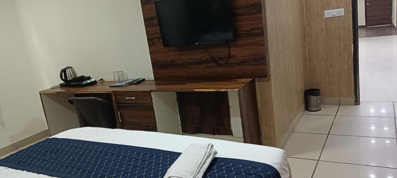 Hotel De Grand By Igi Airport New Delhi