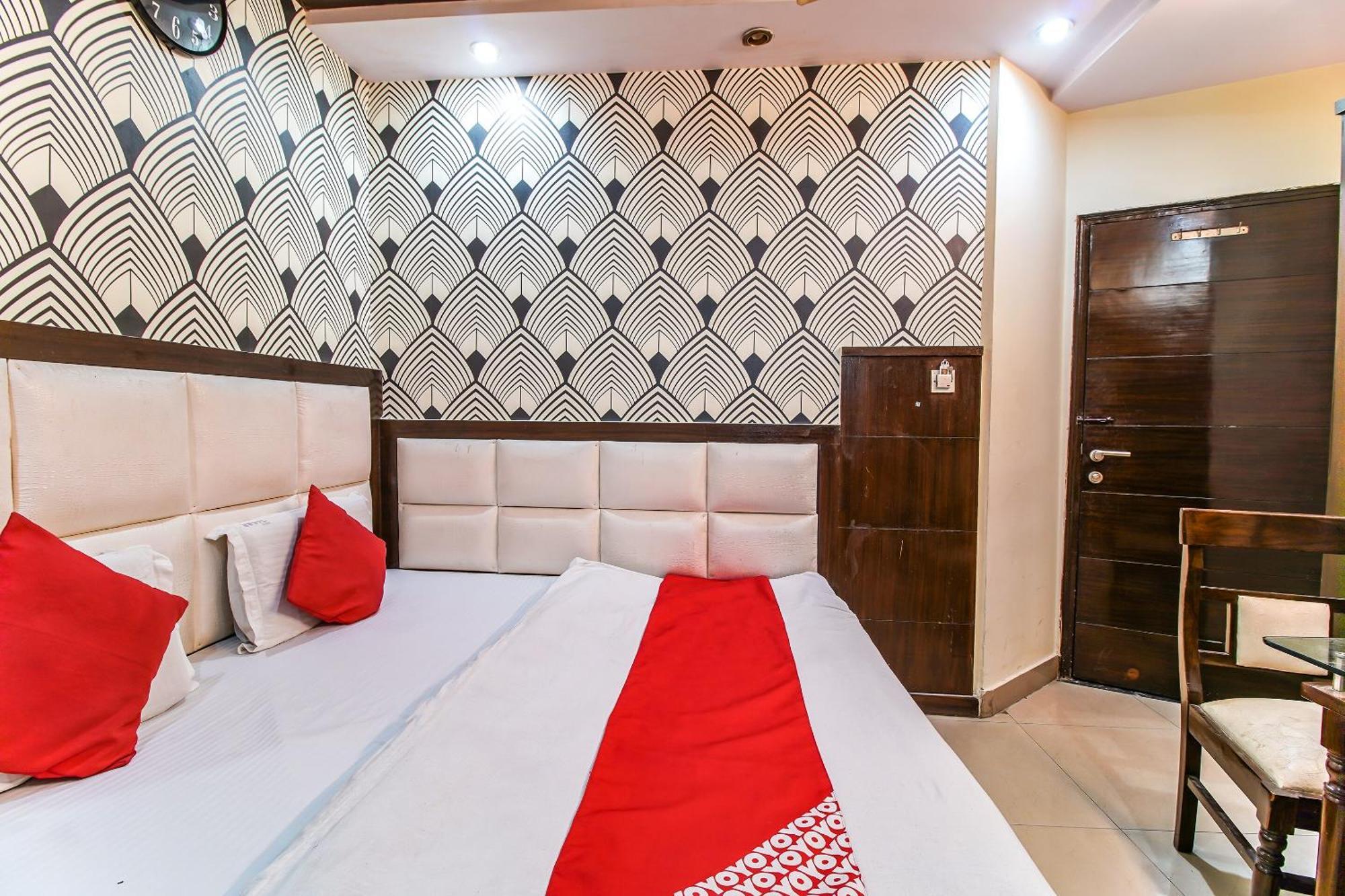 O S Deluxe Hotel New Delhi