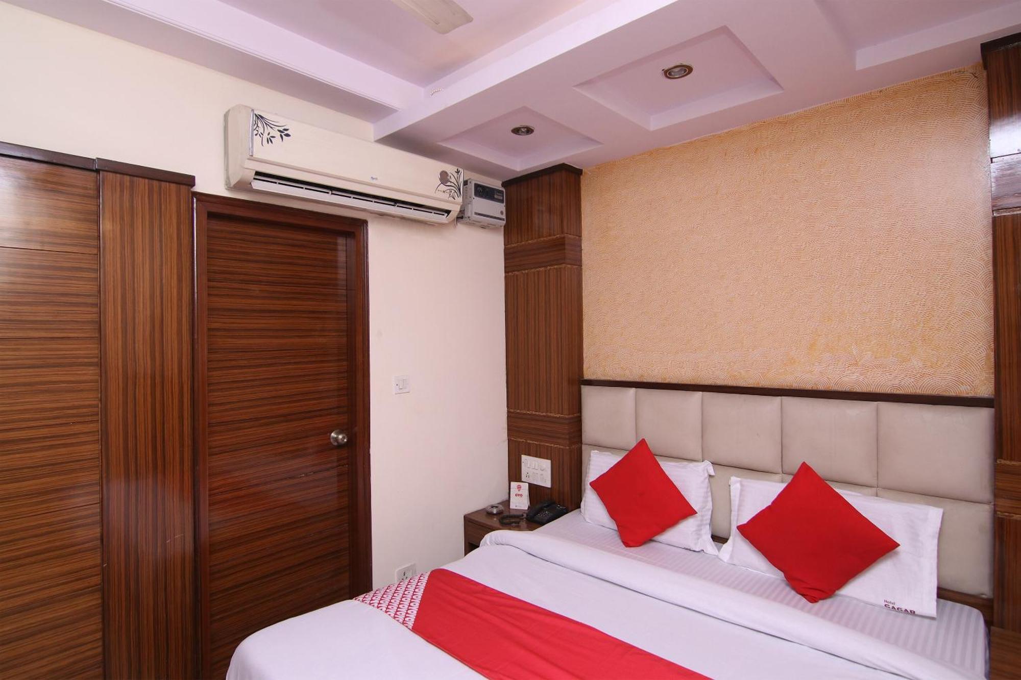 O S Deluxe 3* New Delhi