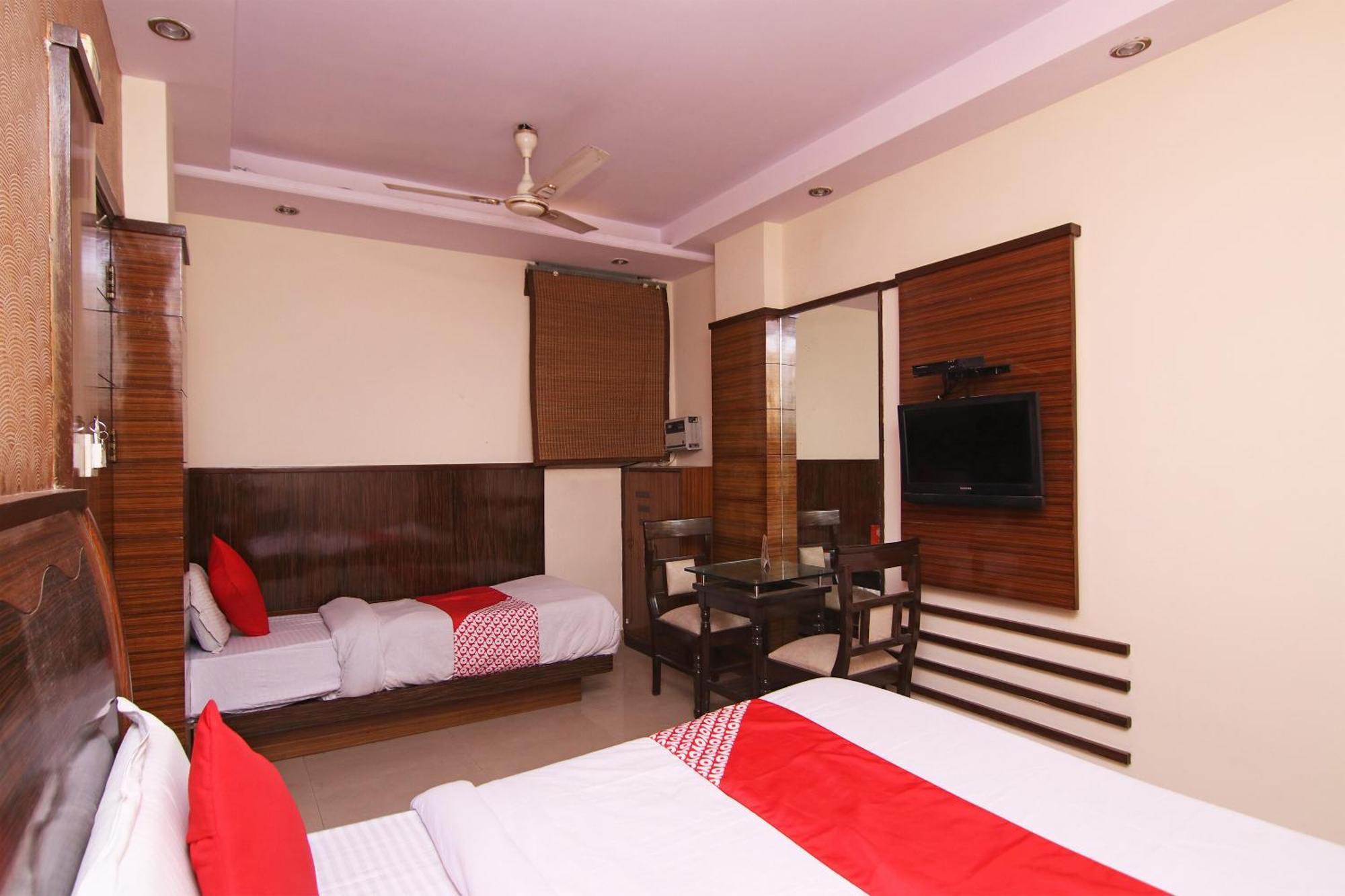 O S Deluxe Hotel