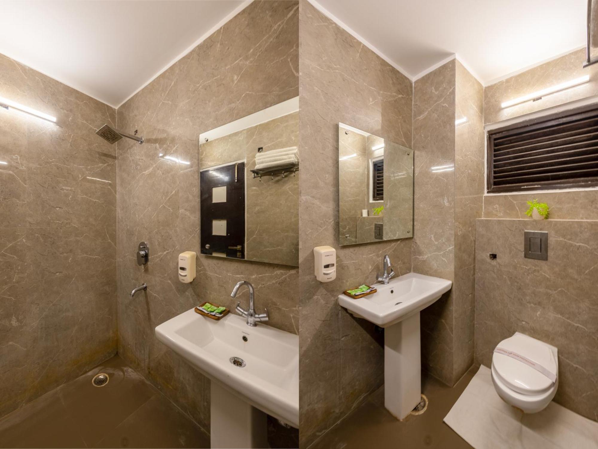 Chanchal Continental # Near To New Delhi Station # Family Hotel # Customer'S Choice Hotel # Tourist Places Nearby - Red Fort, Jama Masjid, India Gate 3*