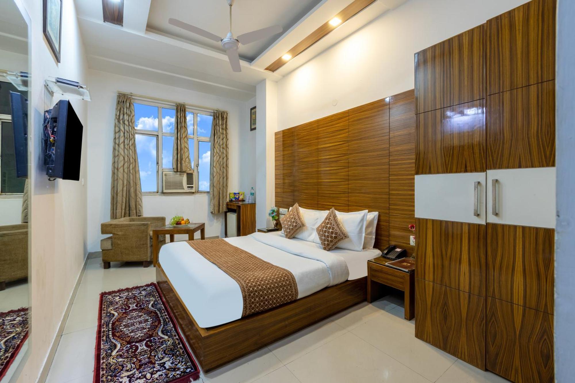 Chanchal Continental # Near To New Delhi Station # Family Hotel # Customer'S Choice Hotel # Tourist Places Nearby - Red Fort, Jama Masjid, India Gate Hotel New Delhi