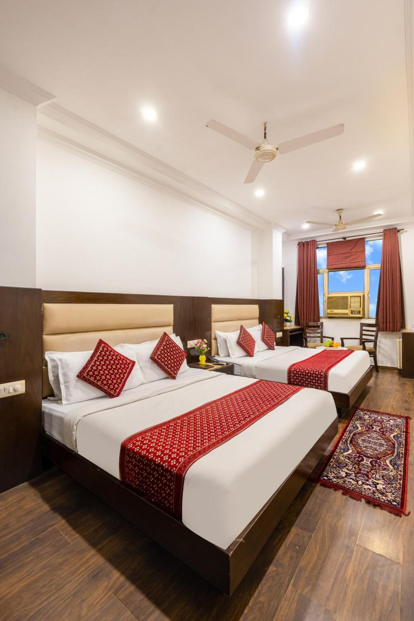 Chanchal Continental # Near To New Delhi Station # Family Hotel # Customer'S Choice Hotel # Tourist Places Nearby - Red Fort, Jama Masjid, India Gate 3* New Delhi