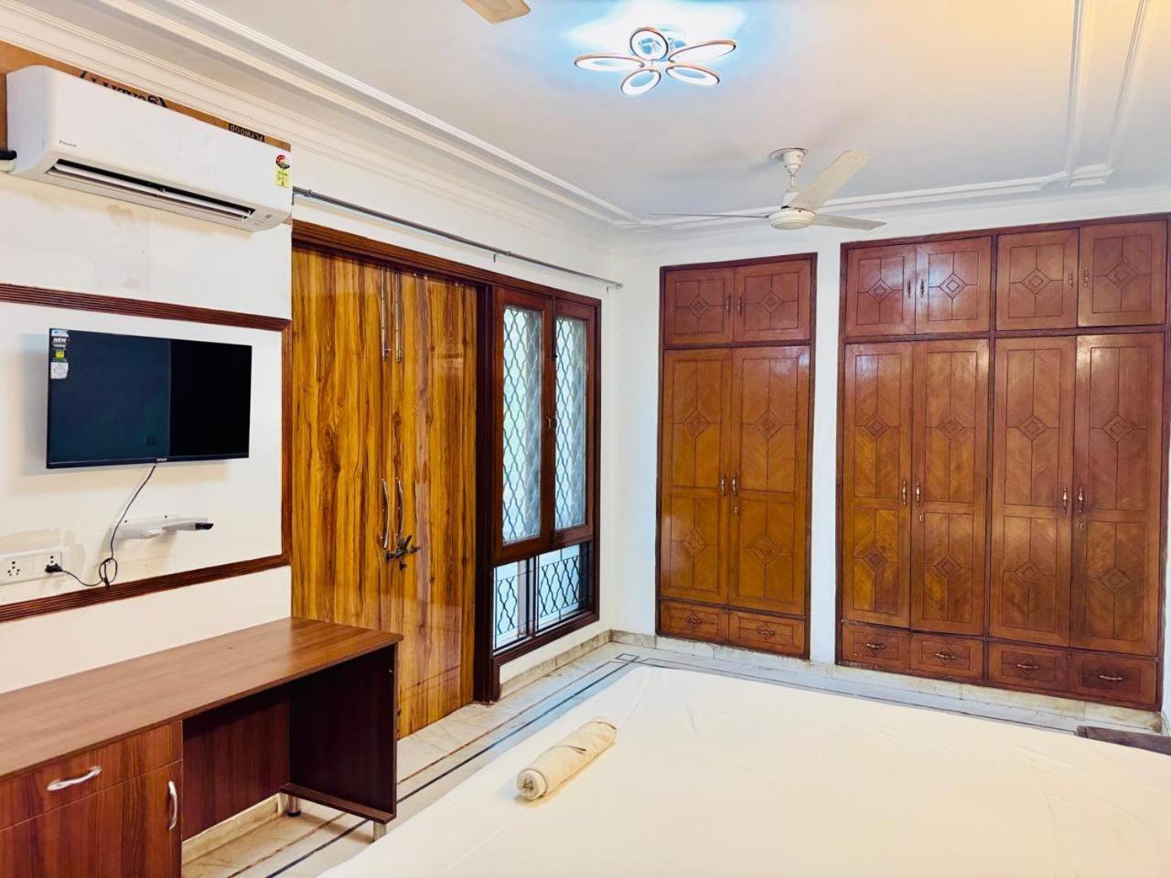 Divine India Service Apartment, 1 Bhk, E- 30 Apartment *