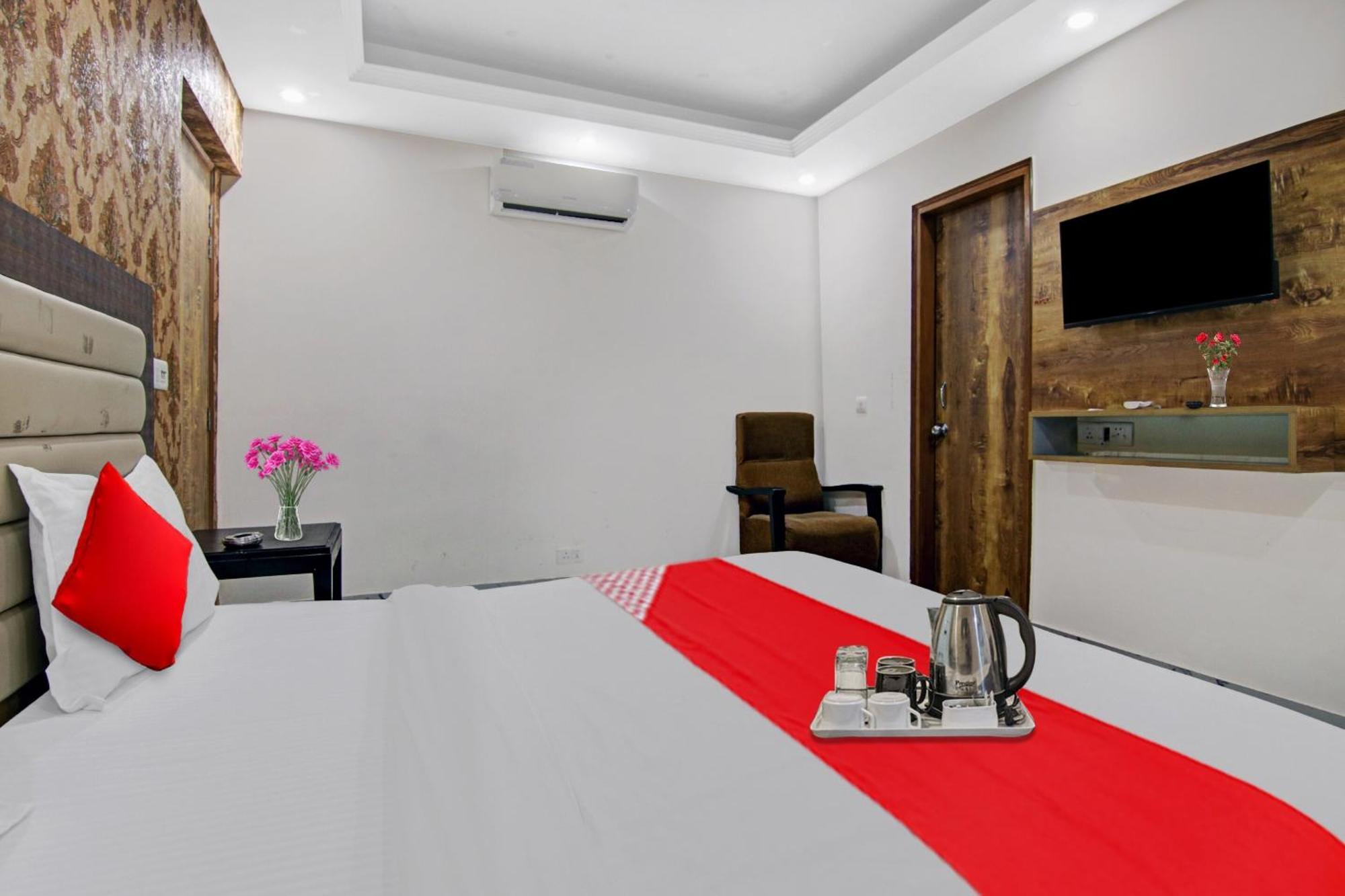 Hotel O Airport Gross 3*