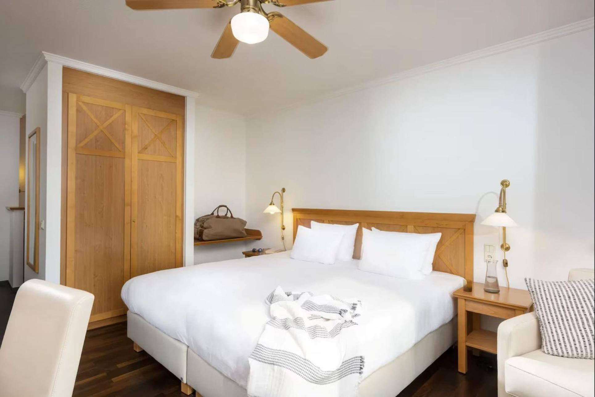 Le Mount Plaza Near Igi Airport Delhi Hotel