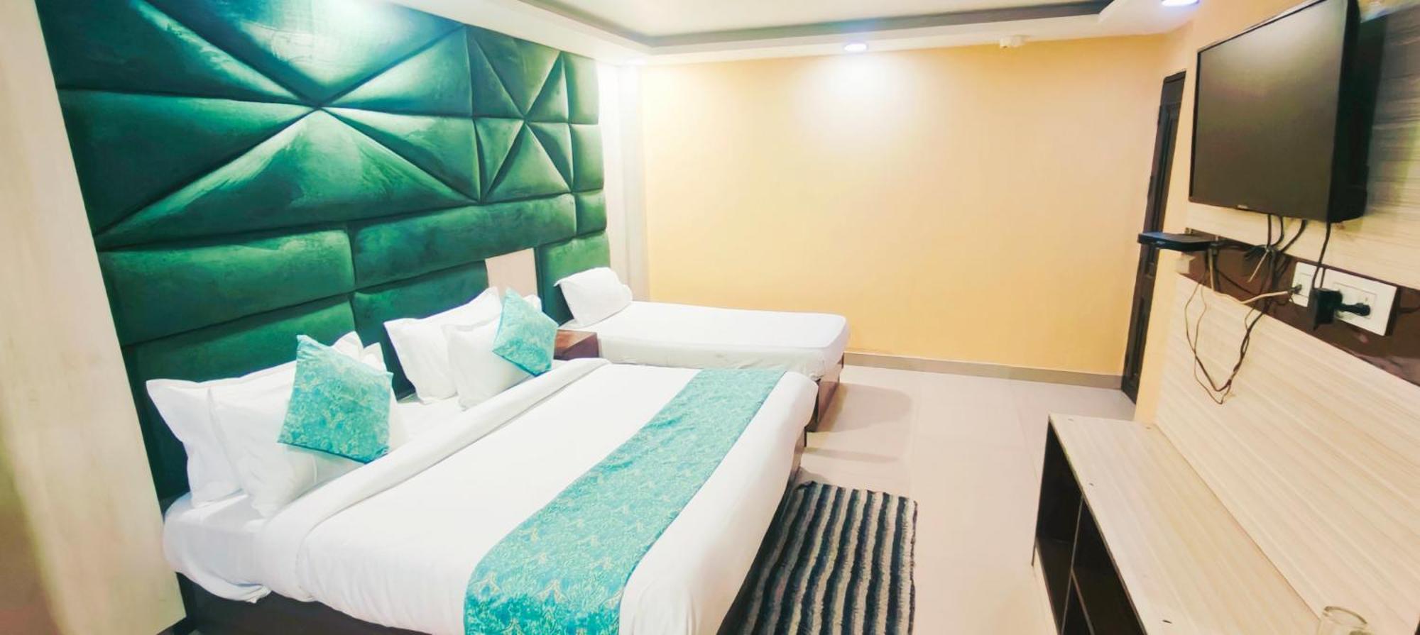 Le Mount Plaza Near Igi Airport Delhi Hotel 4*