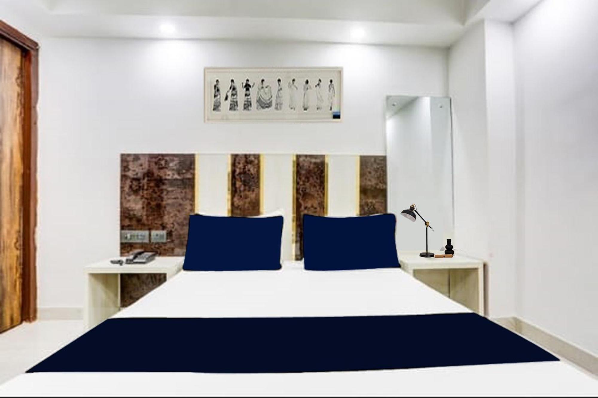 Swastik Place 2 Min Walk From Railway Station * New Delhi