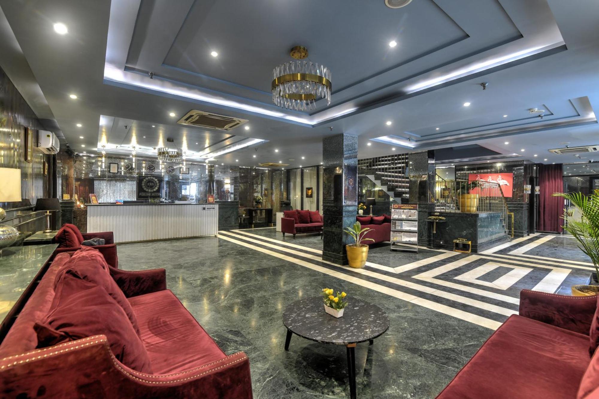 Hotel Foxoso Delhi Airport 4*