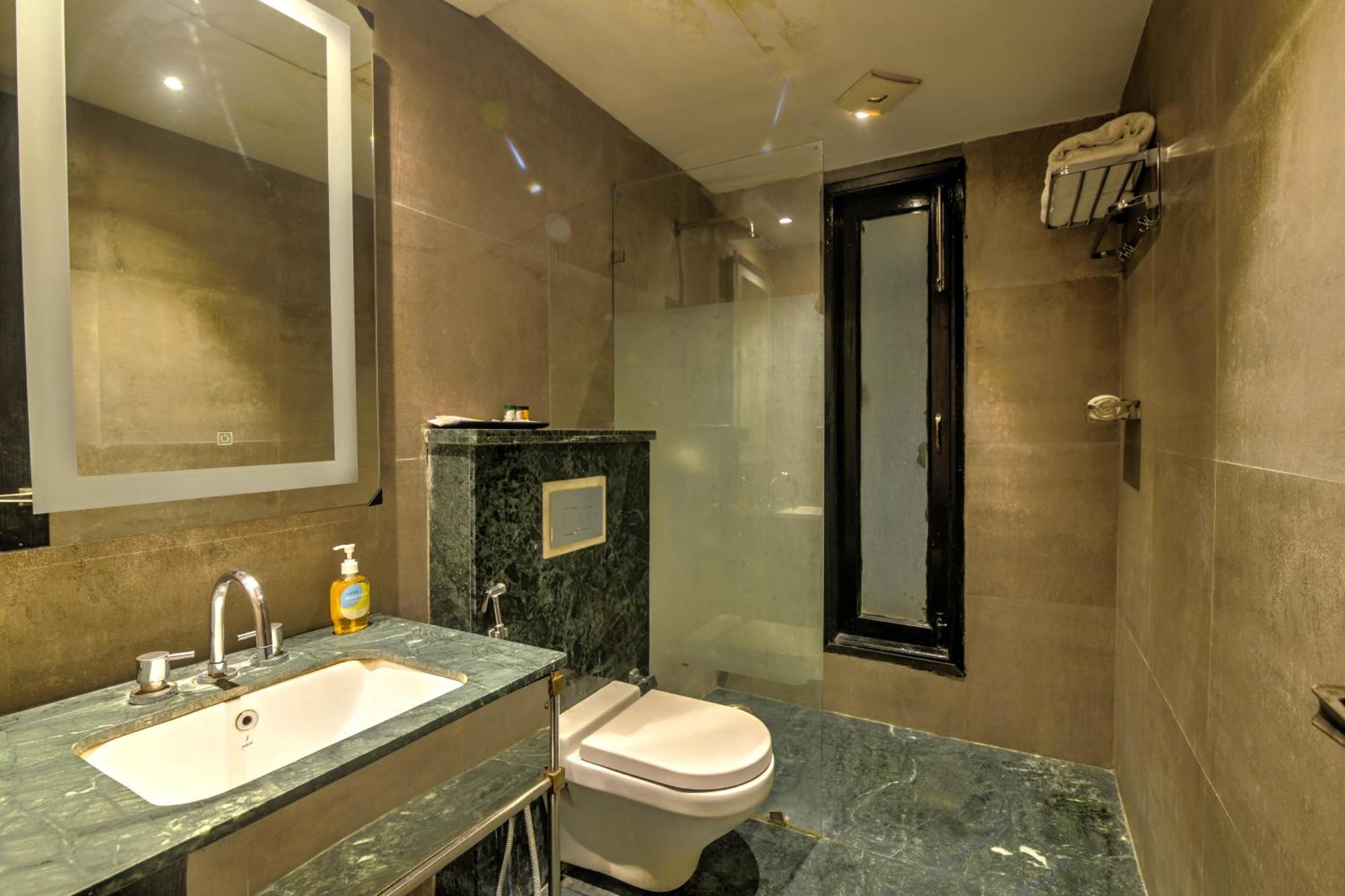 Hotel Foxoso Delhi Airport