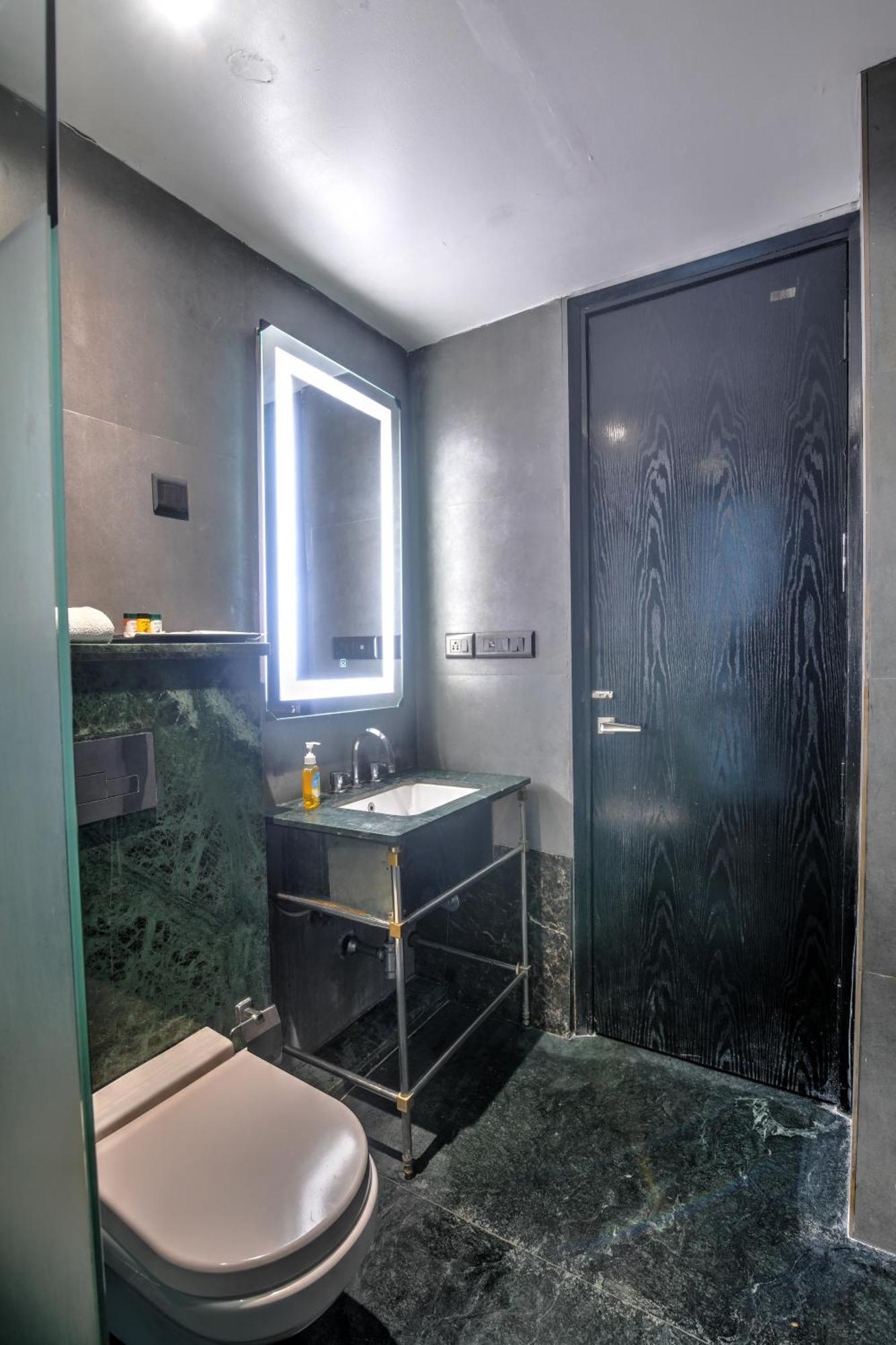 Hotel Foxoso Delhi Airport 4*