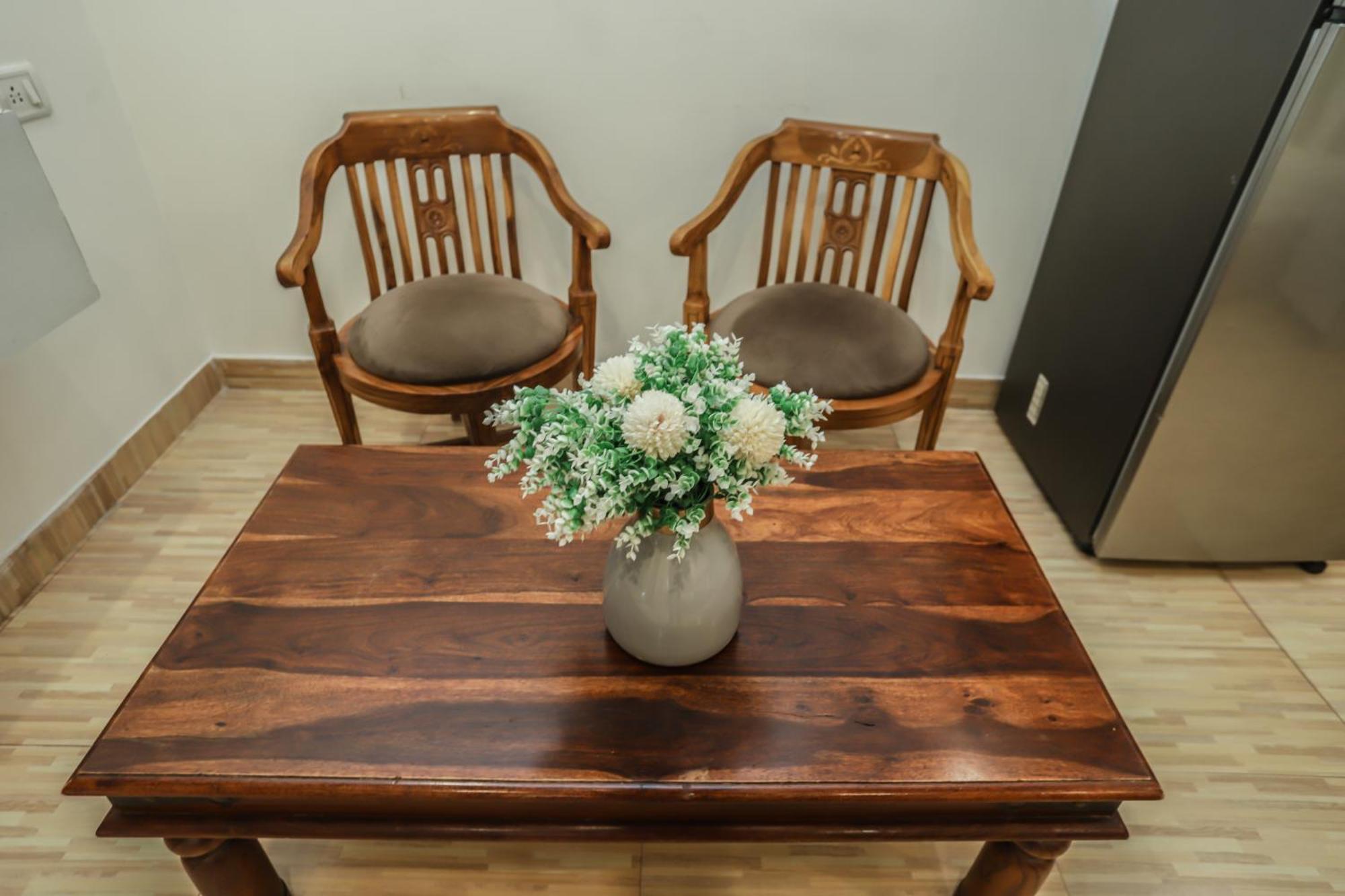Red Rose - With Kitchenette Homestay