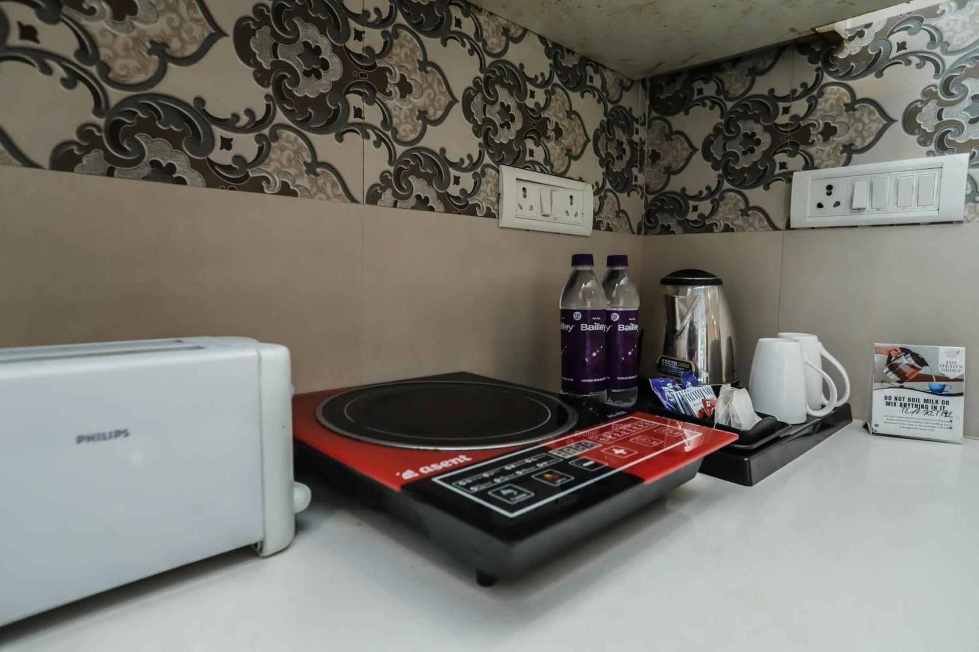 Red Rose - With Kitchenette *