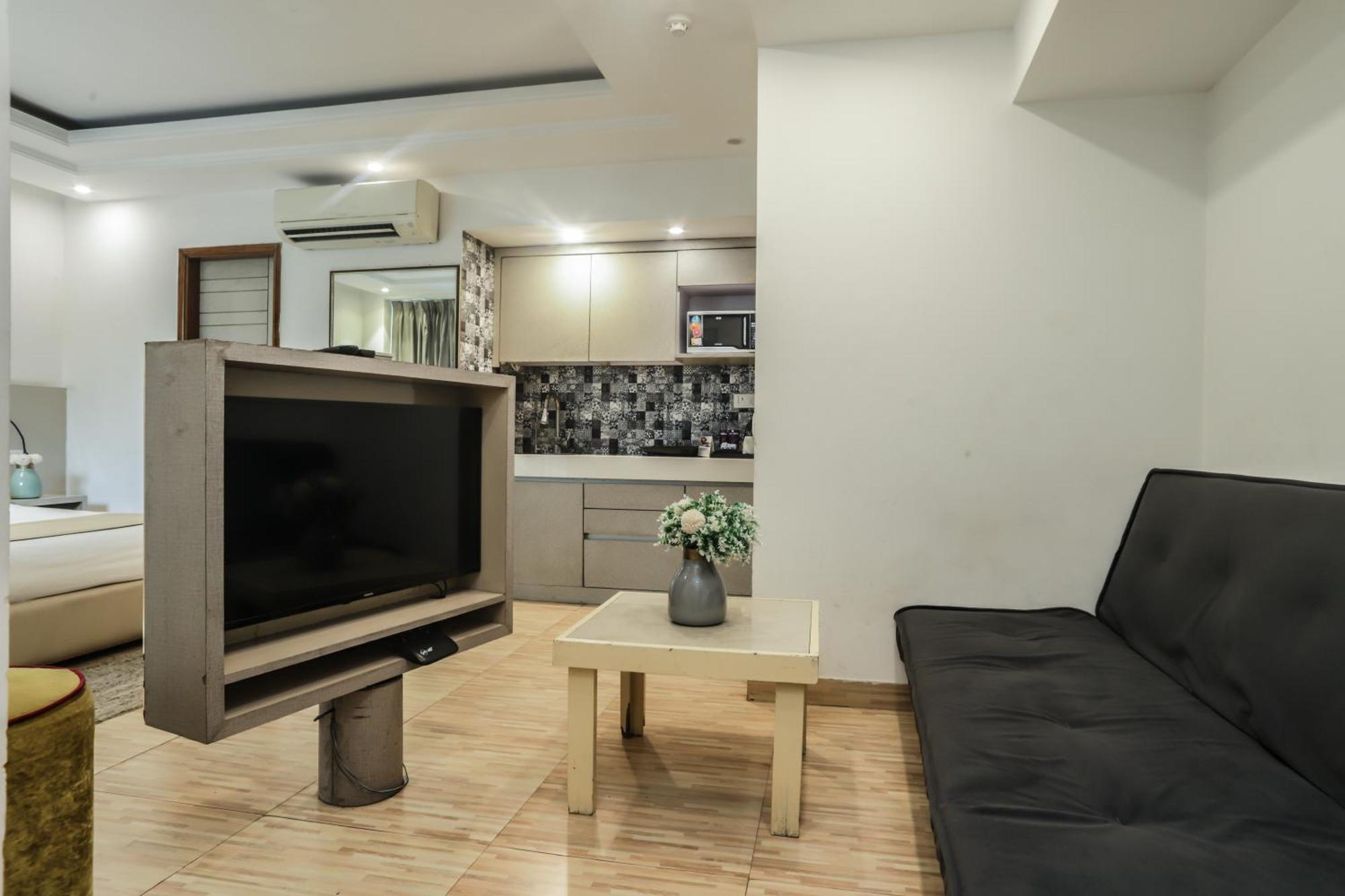 Red Rose - With Kitchenette * New Delhi
