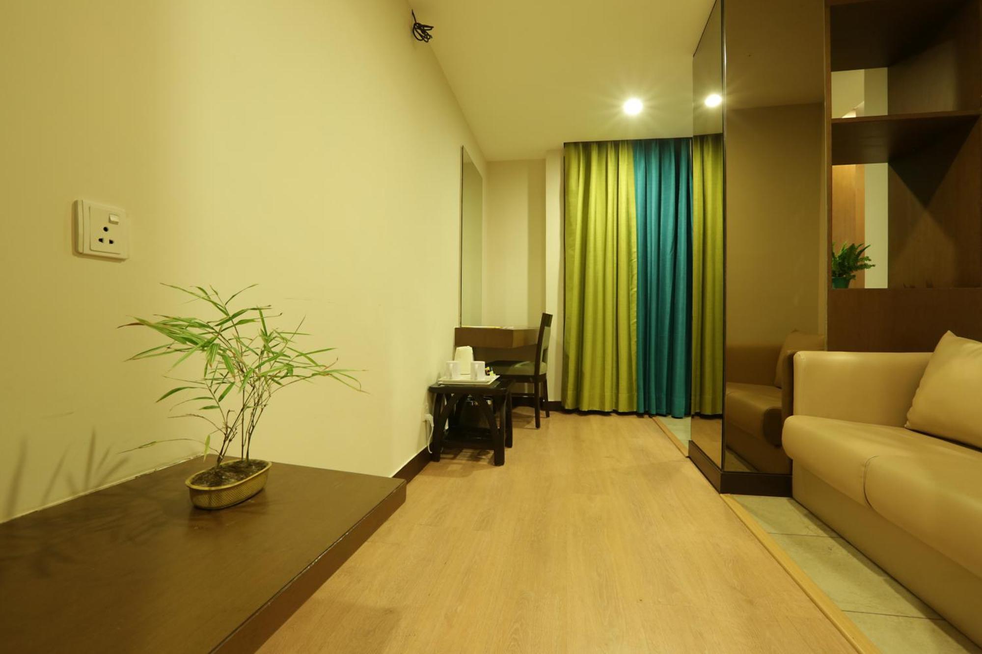 West End Igi Airport Delhi 4*