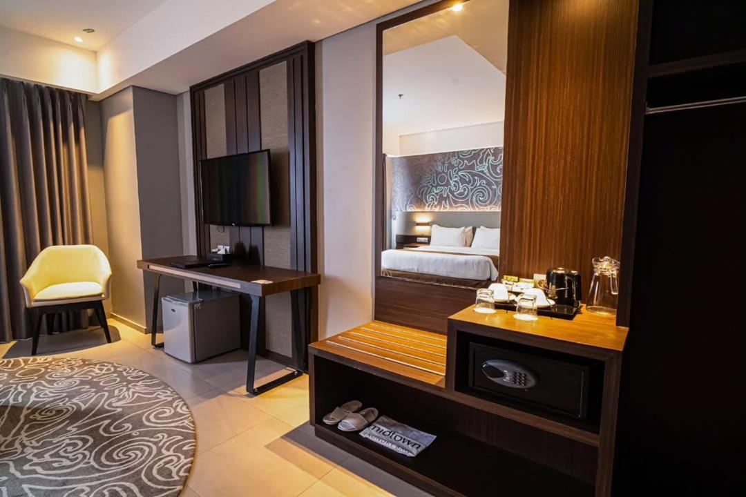 Hotel De Grand By Igi Airport 4*