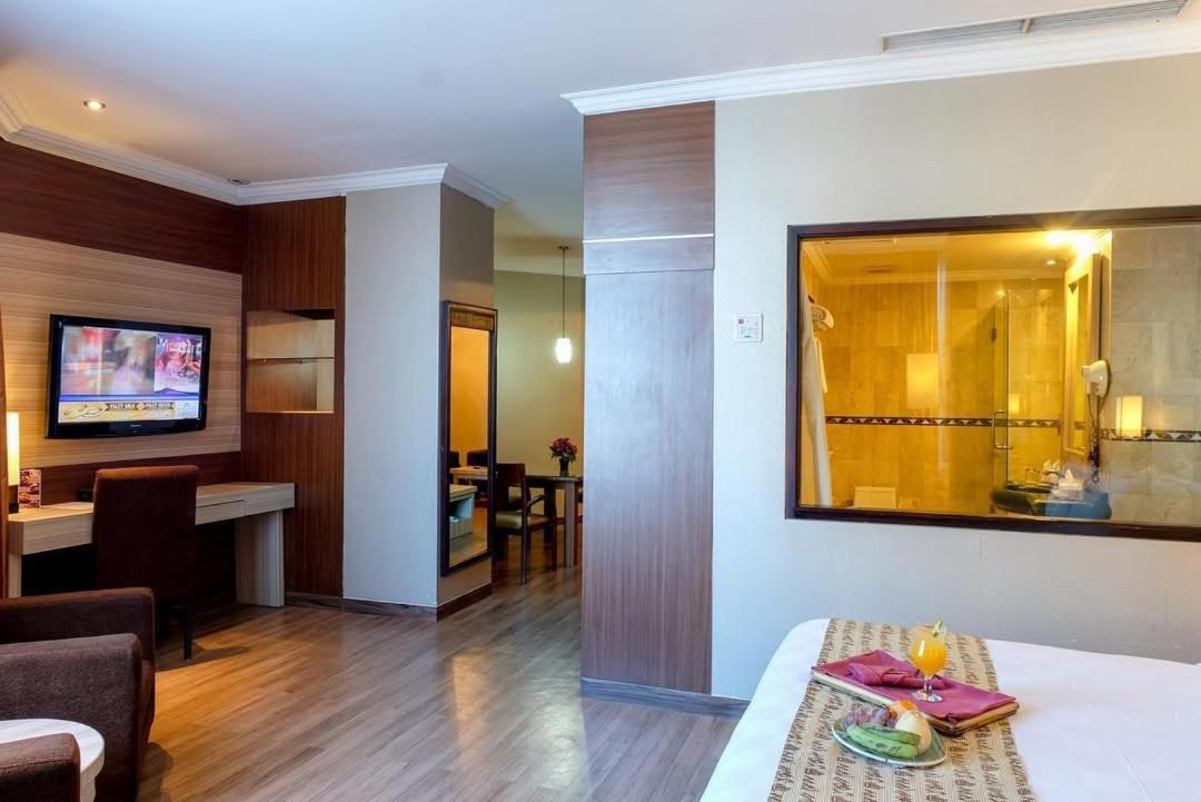 De Grand By Igi Airport New Delhi
