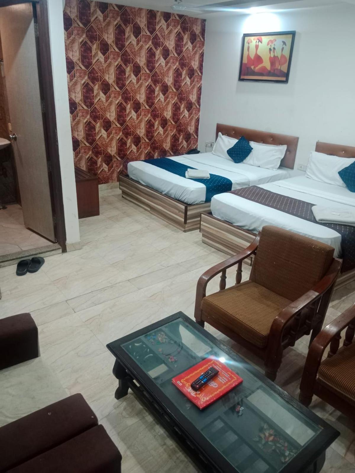 The Delhi International Airport Hotel 4*