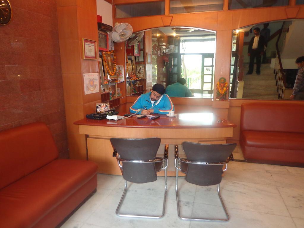 Harjas Palace 2* New Delhi