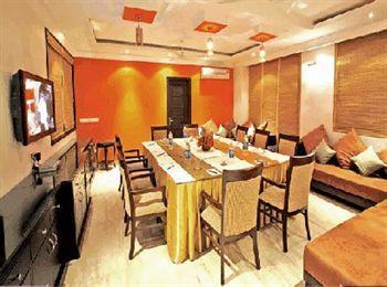 Hotel Parkland, Sufderjang Enclave Nova Deli