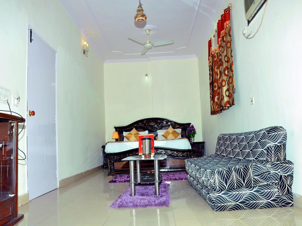 Royal Holidays Hotel New Delhi