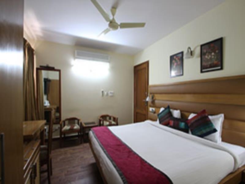 Oscar - Hauz Khas
