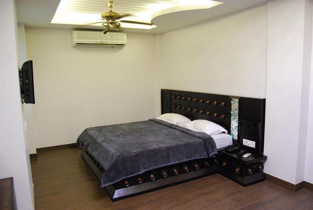 Hotel New Walnut Castle Delhi (National Capital Territory of India)