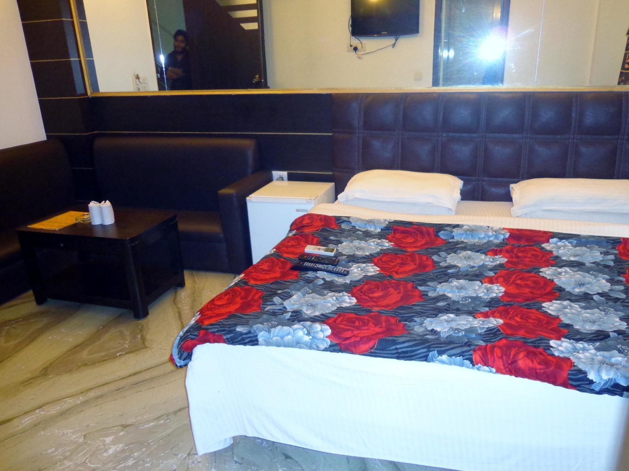 Hotel Amrit 3*