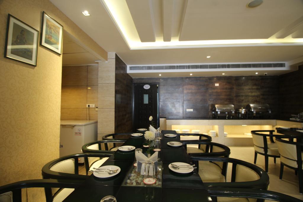 Waves, Airport Hotel