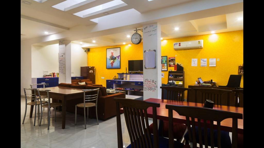 Joey's Delhi - 20 Mins From Railway Station Hostel *