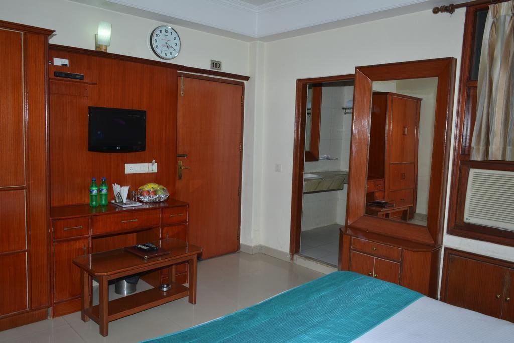 Hotel Airport Vishal Residency New Delhi