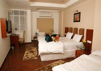 Palm Do'r - 02 Mins From Railway Station