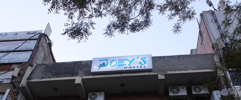 Joey's Delhi - 20 Mins From Railway Station Hostel *