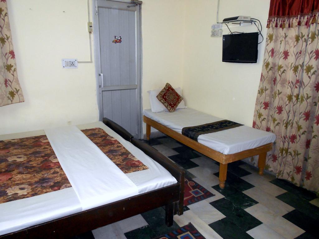Bed & Breakfast Mystique Moments 2*
