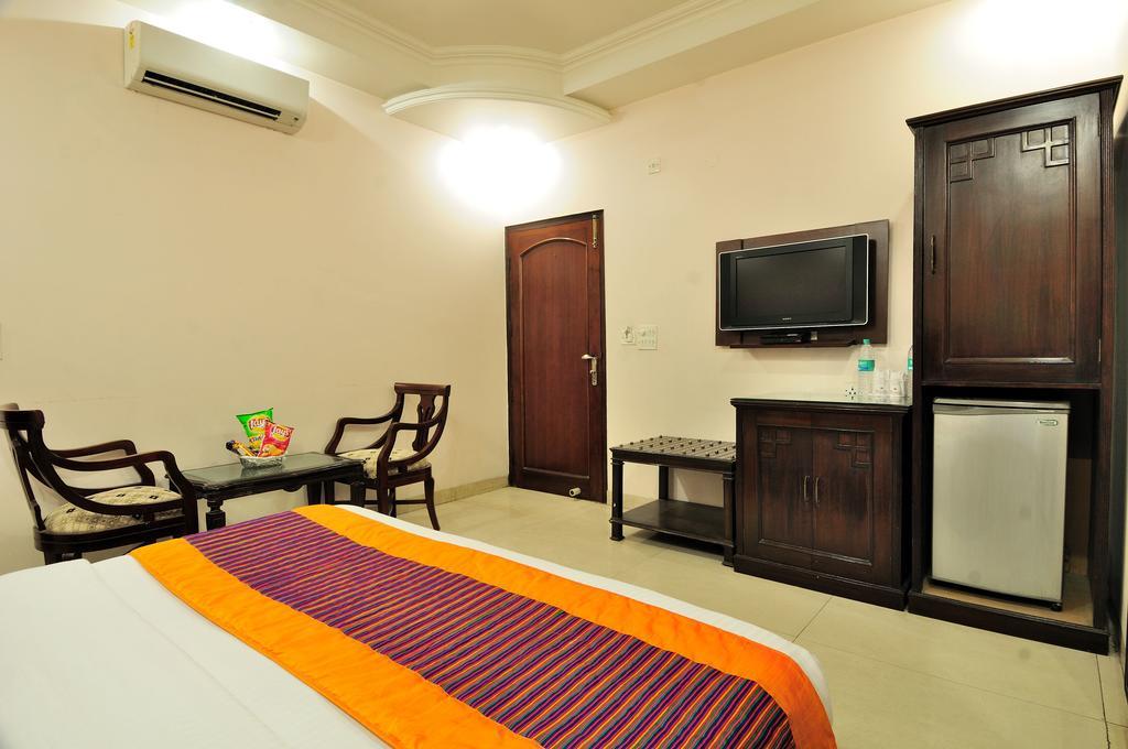 Hotel Legend - Walk-in From Railway Station New Delhi