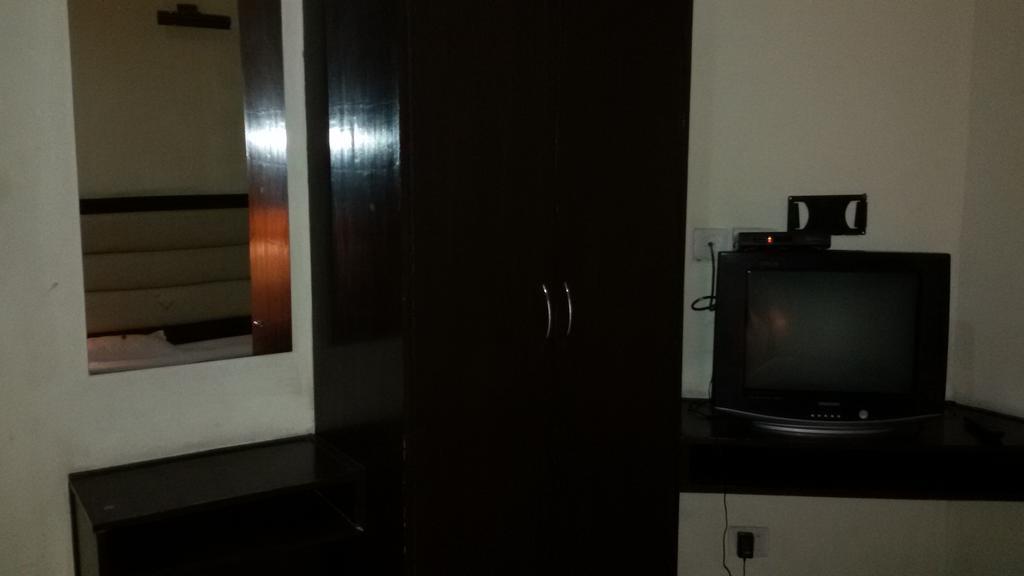 Tree Plaza Hotel New Delhi