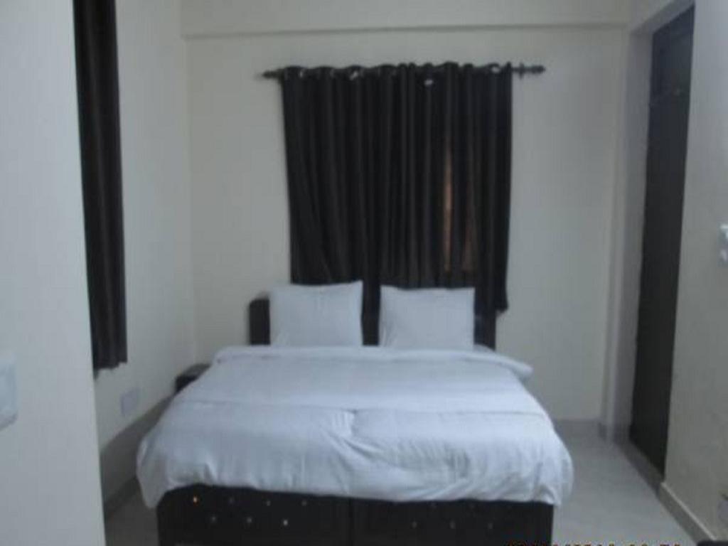 Charanpahari Hotel New Delhi