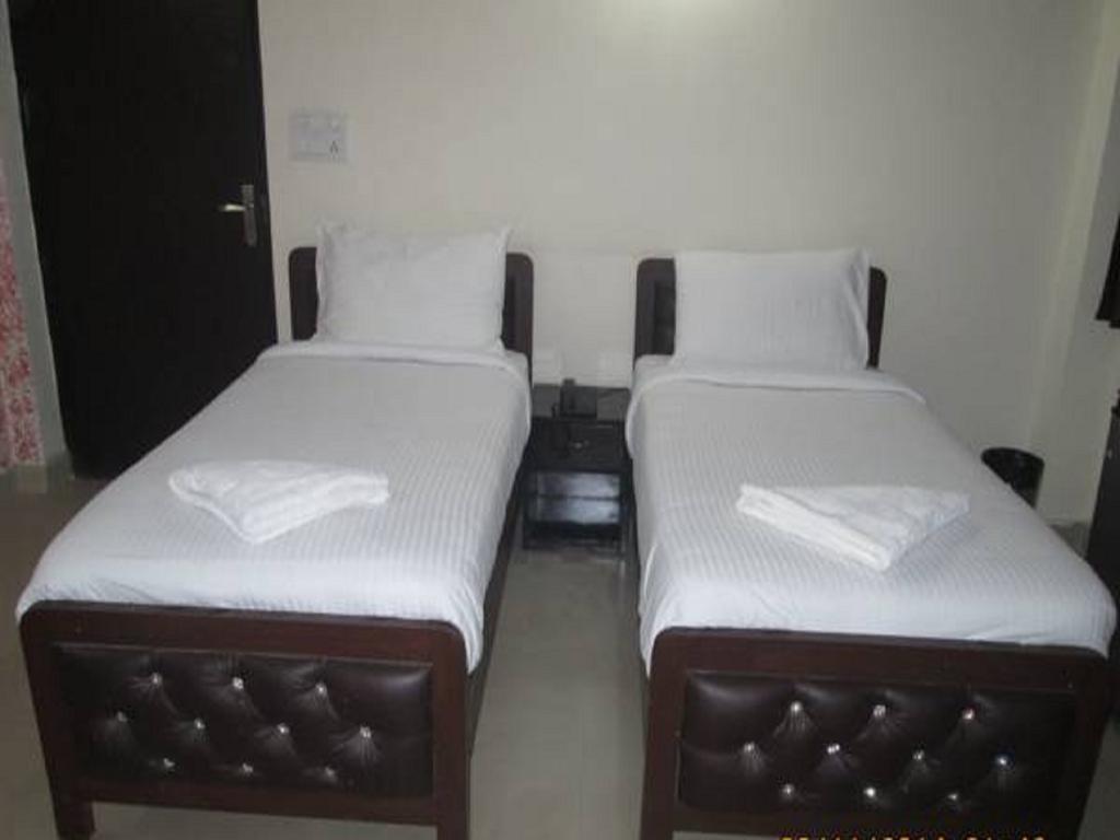 Charanpahari Hotel New Delhi