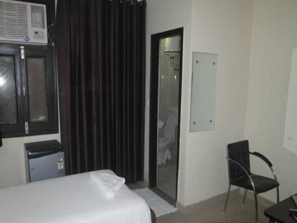Hotel Charanpahari New Delhi
